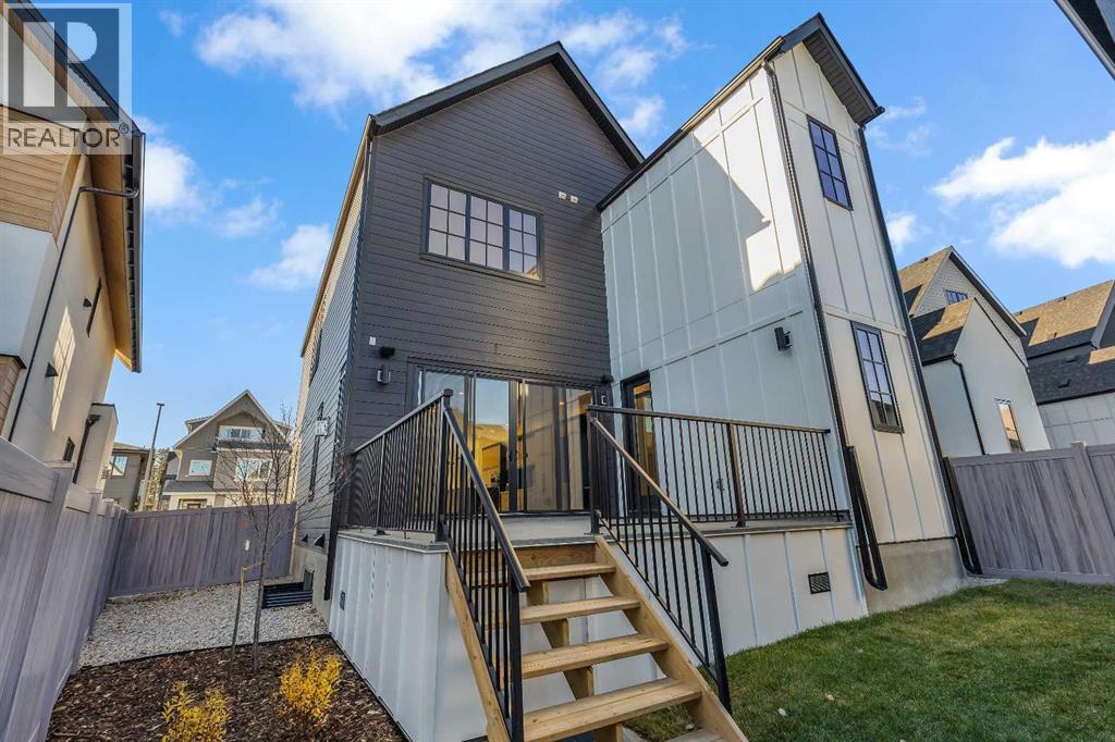 330 Normandy Drive Sw, Calgary, Alberta  T3E 7J6 - Photo 3 - A2266229