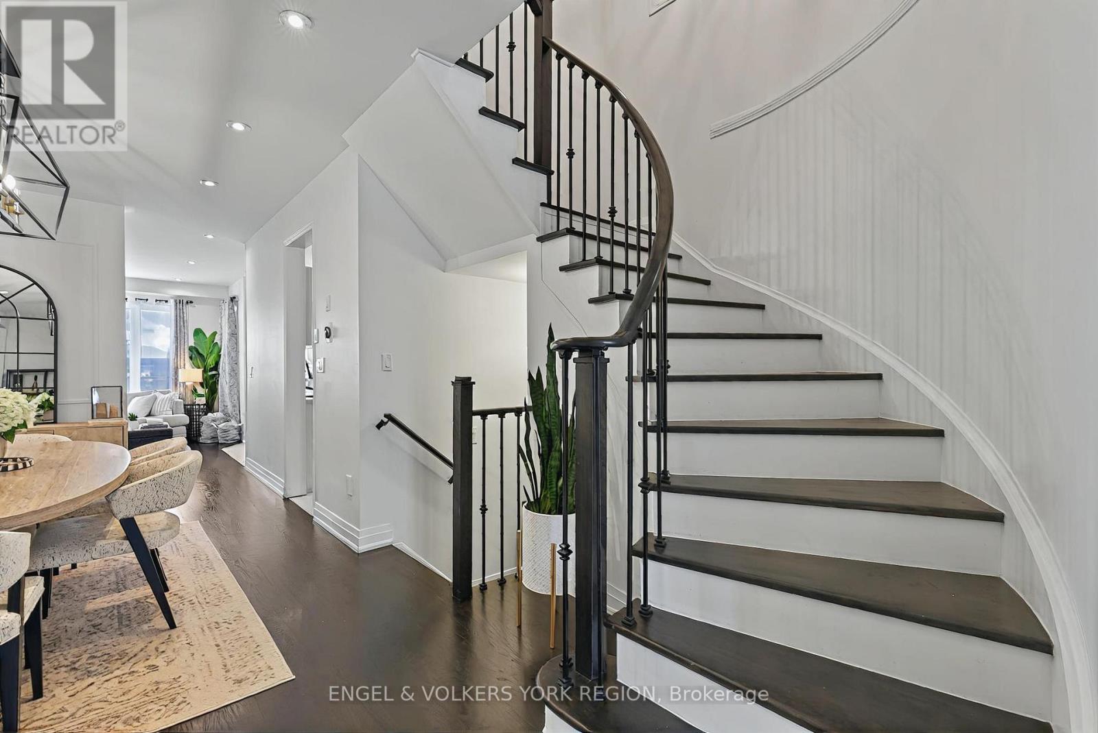 7 London Pride Drive, Richmond Hill, Ontario  L4E 0X3 - Photo 10 - N12412409