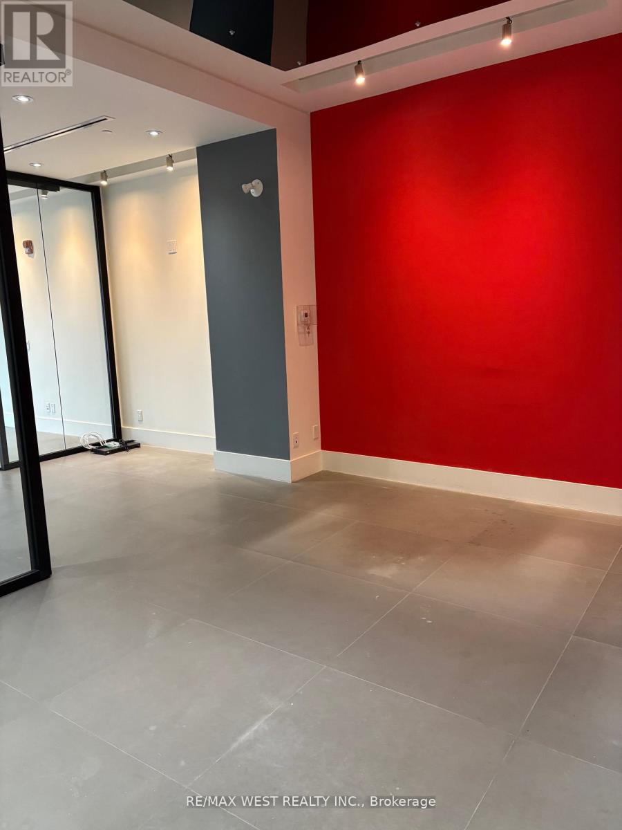 307 - 308 - 10376 Yonge Street, Richmond Hill, Ontario  L4C 3B8 - Photo 2 - N12386065