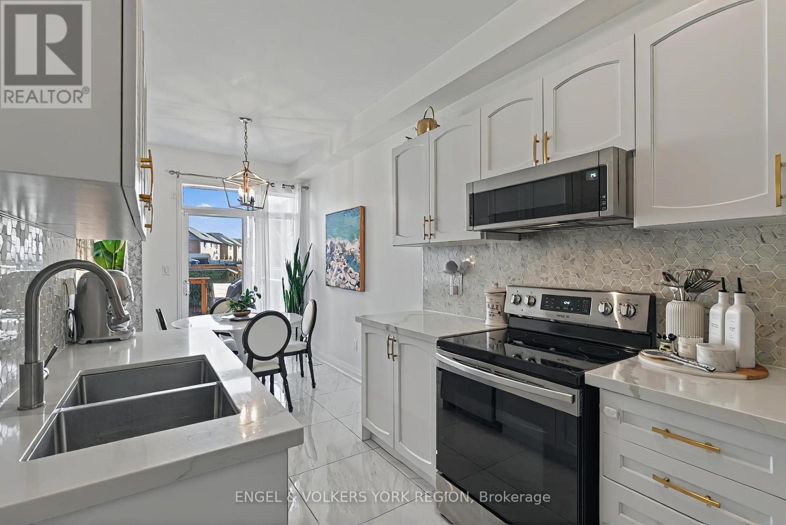 7 London Pride Drive, Richmond Hill, Ontario  L4E 0X3 - Photo 12 - N12412409