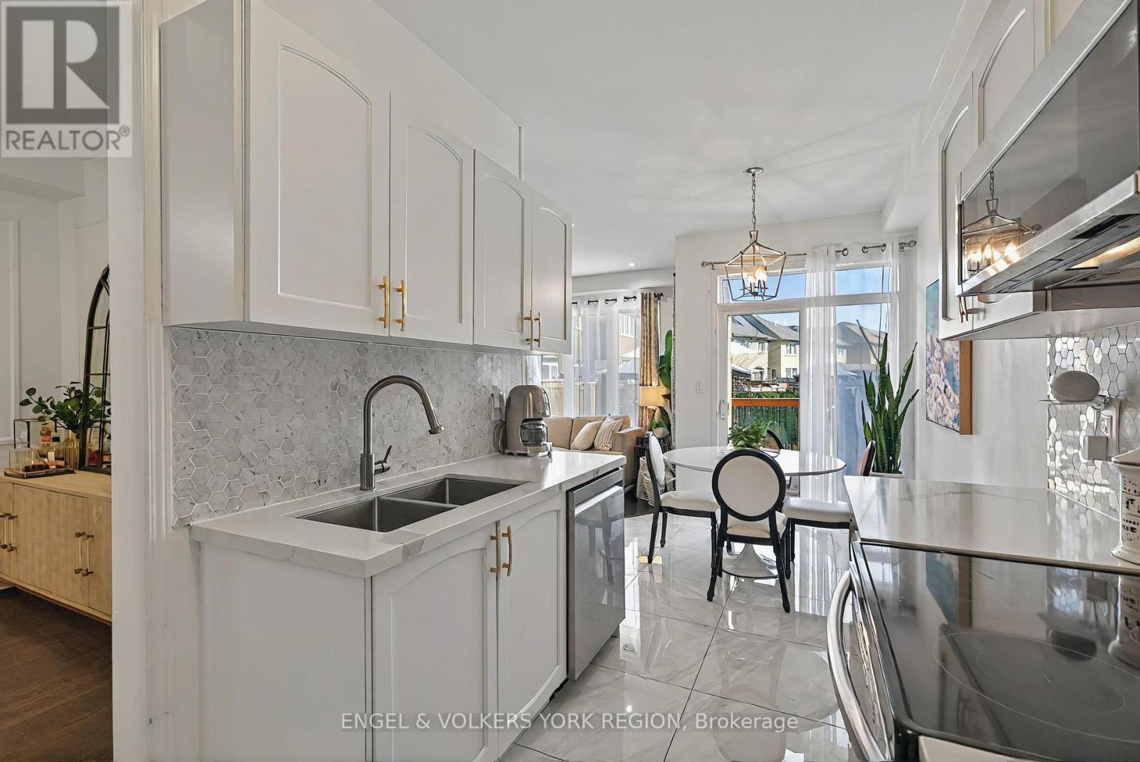 7 London Pride Drive, Richmond Hill, Ontario  L4E 0X3 - Photo 13 - N12412409