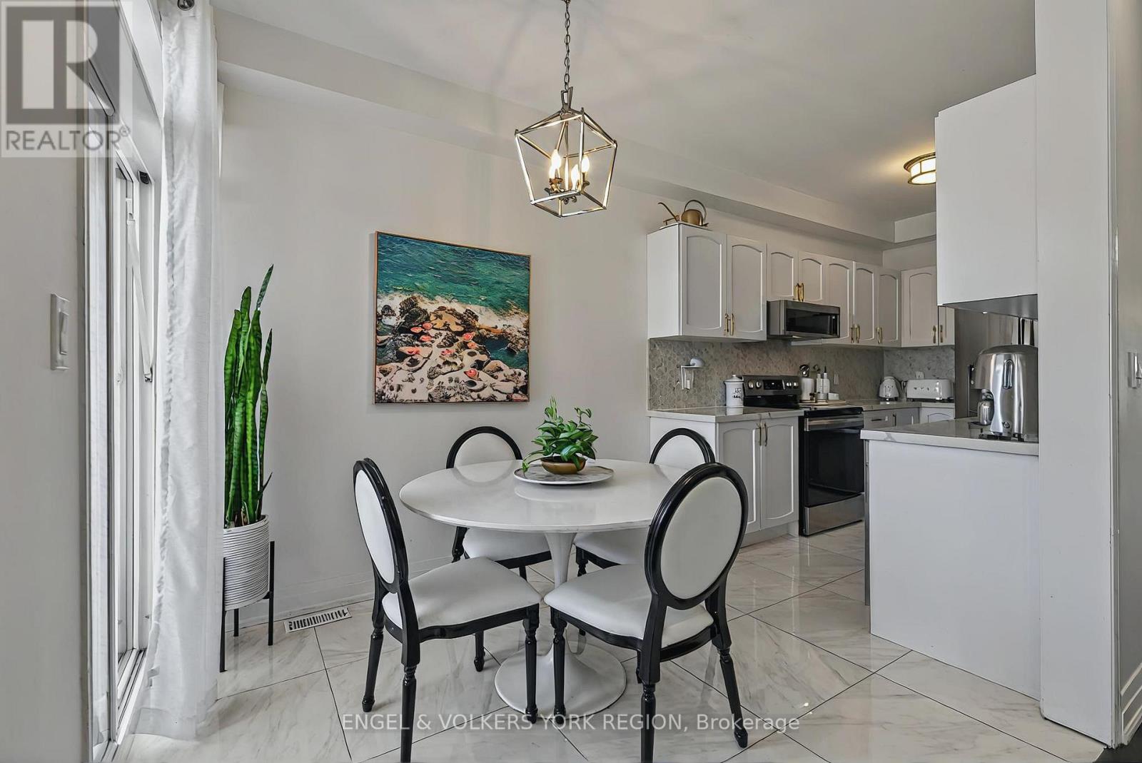 7 London Pride Drive, Richmond Hill, Ontario  L4E 0X3 - Photo 16 - N12412409