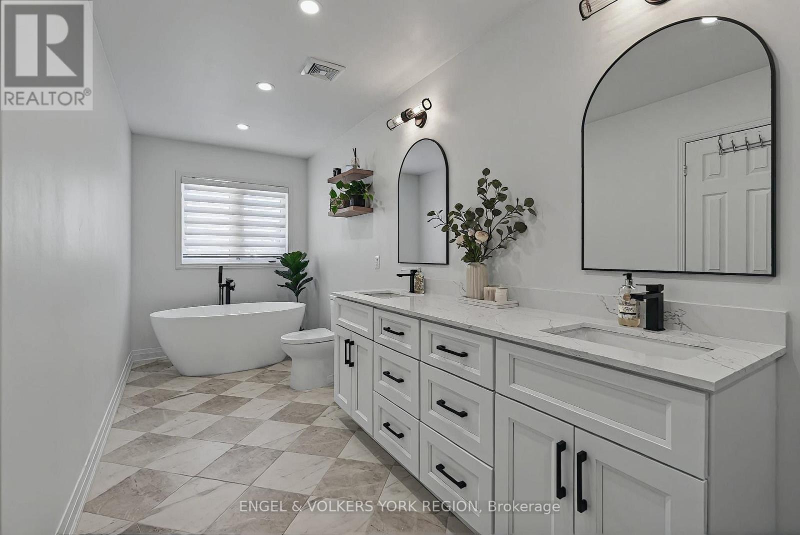 7 London Pride Drive, Richmond Hill, Ontario  L4E 0X3 - Photo 35 - N12412409