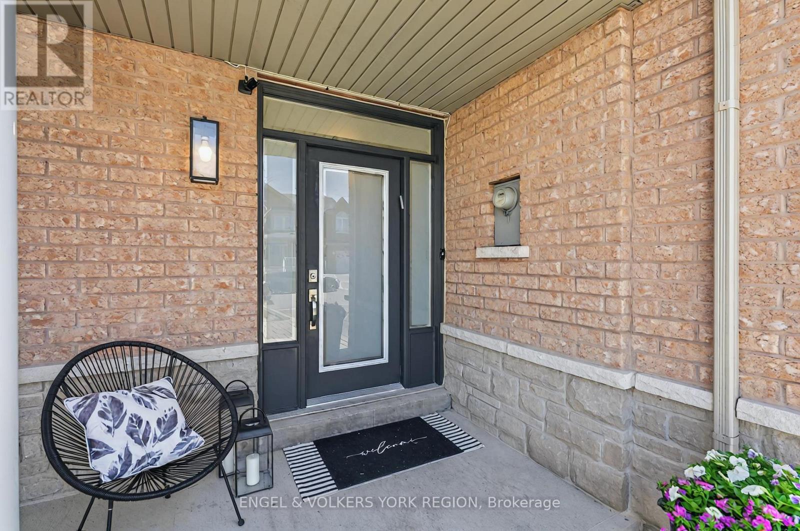 7 London Pride Drive, Richmond Hill, Ontario  L4E 0X3 - Photo 3 - N12412409