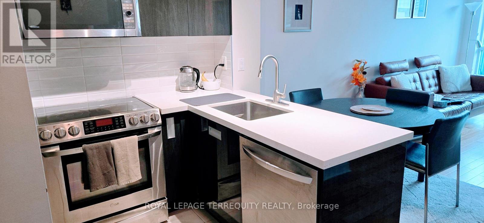 817 - 109 Front Street E, Toronto, Ontario  M5A 4P7 - Photo 5 - C12574662