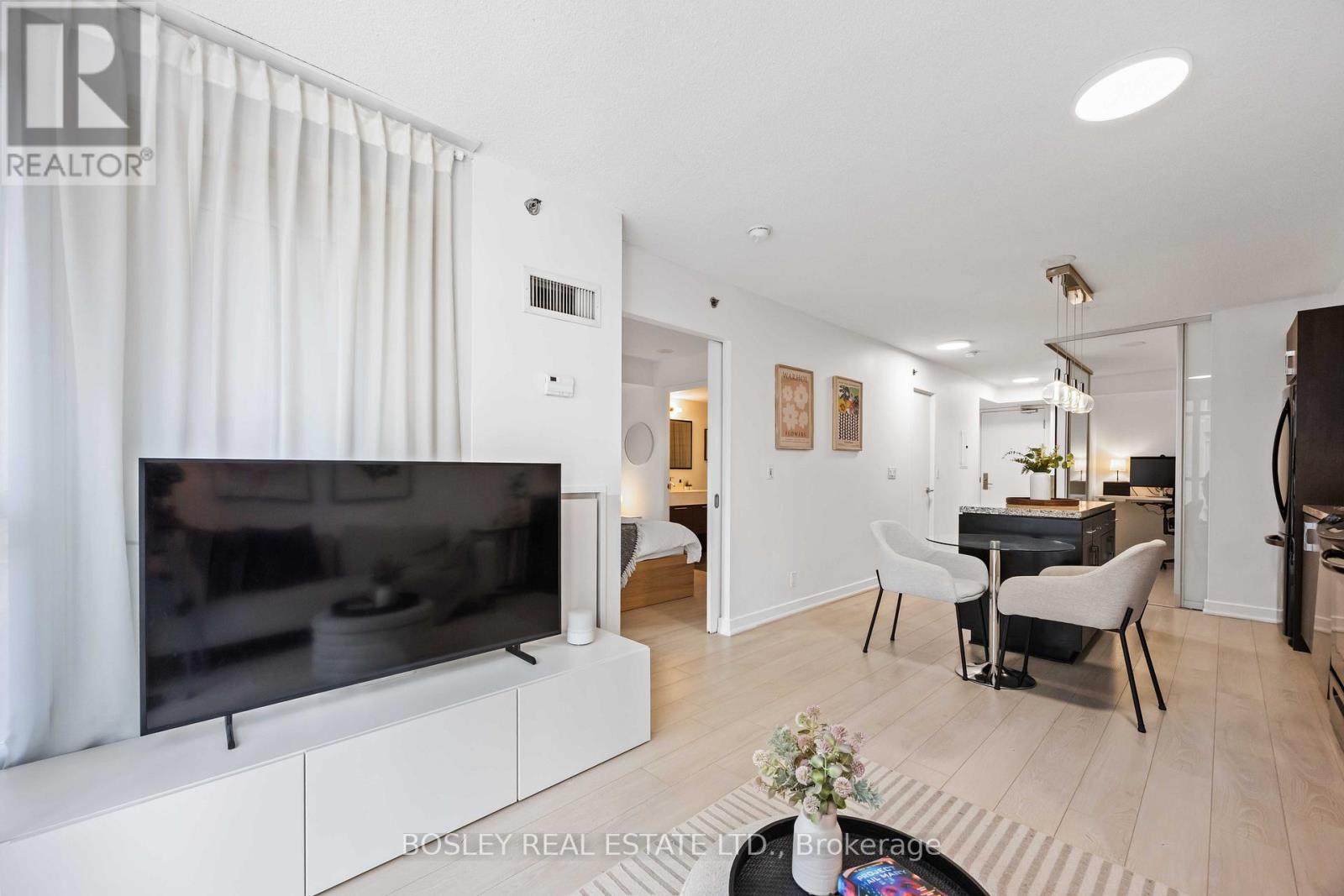 512 - 21 Nelson Street, Toronto, Ontario  M5V 3H9 - Photo 2 - C12574678