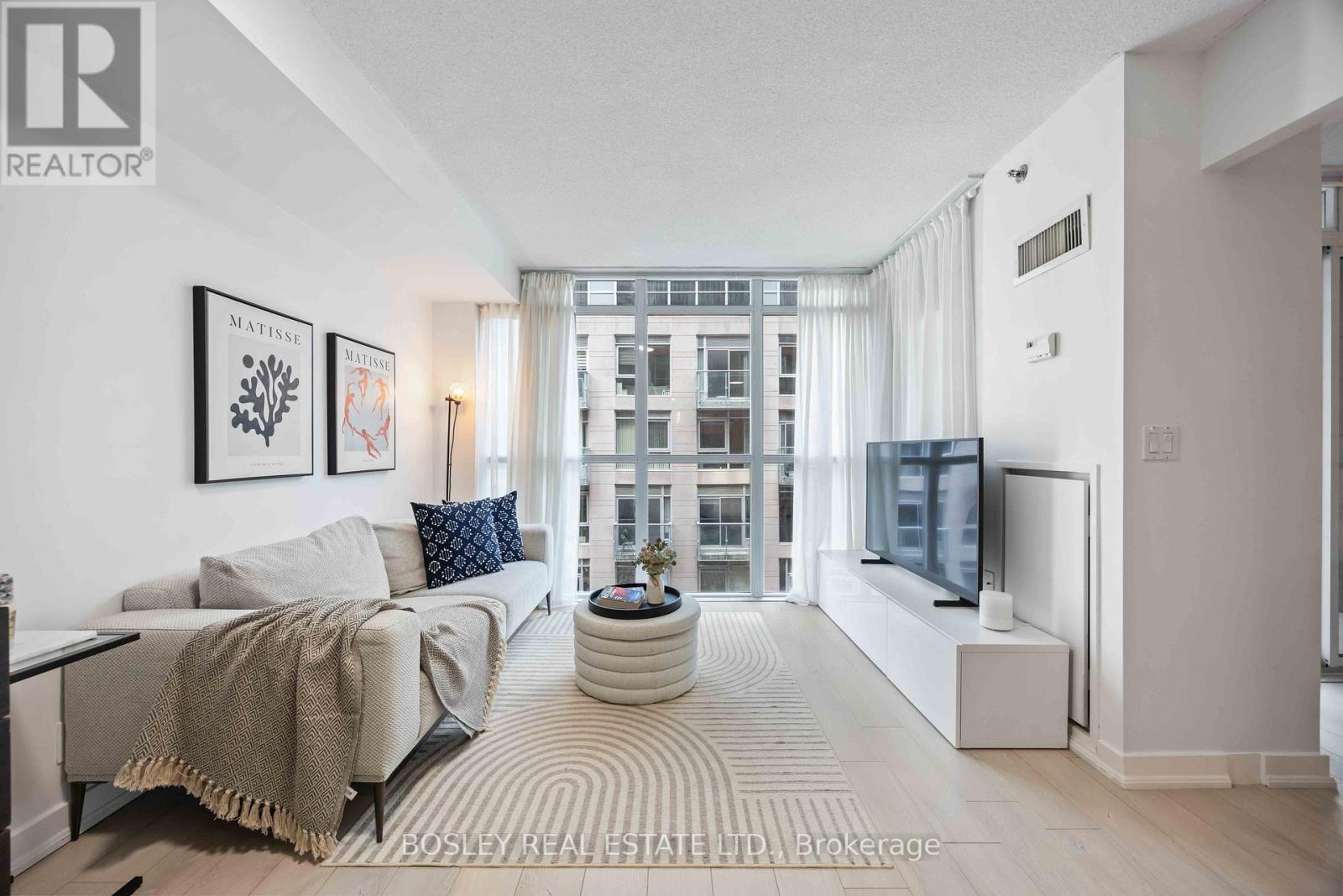 512 - 21 Nelson Street, Toronto, Ontario  M5V 3H9 - Photo 4 - C12574678