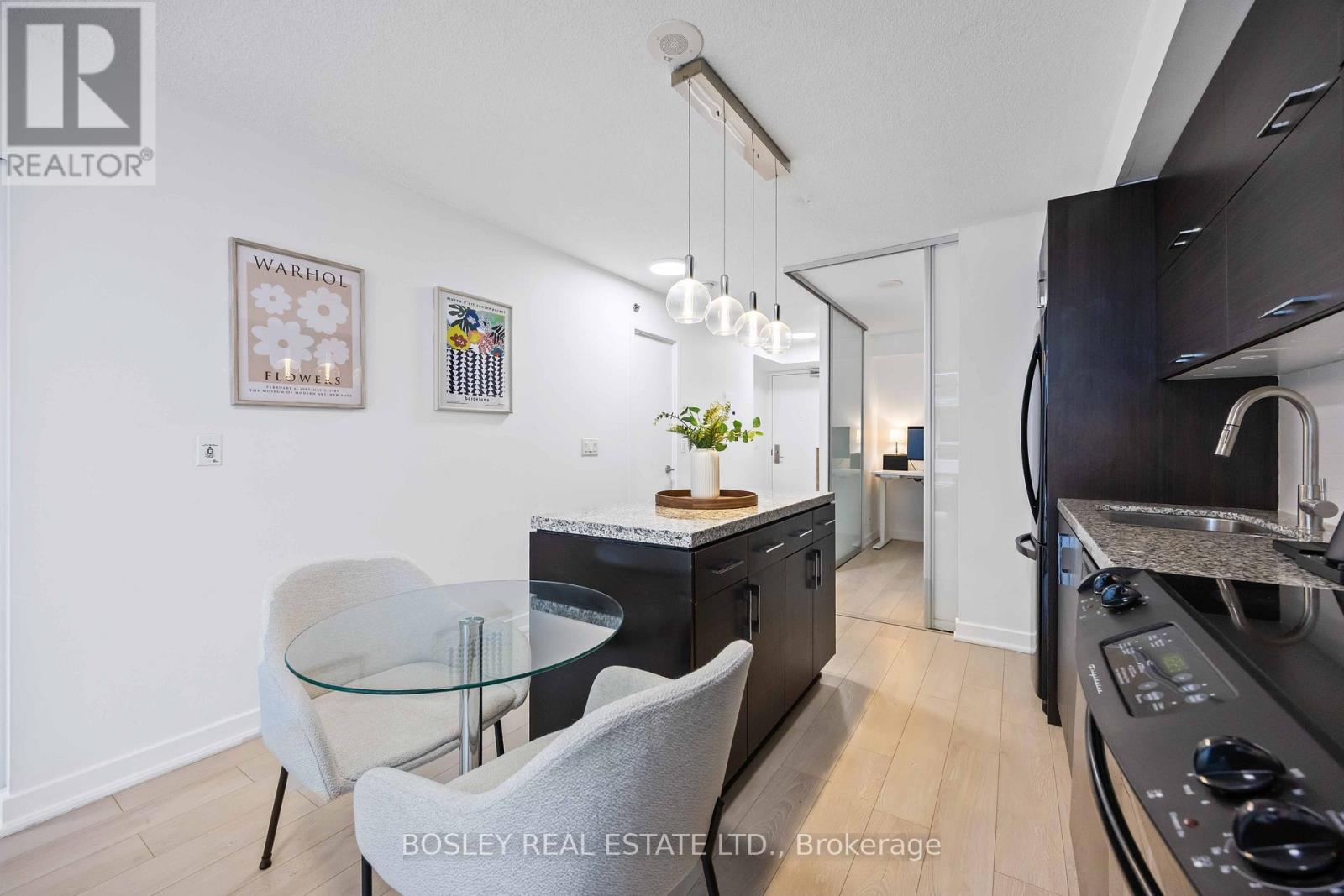 512 - 21 Nelson Street, Toronto, Ontario  M5V 3H9 - Photo 8 - C12574678