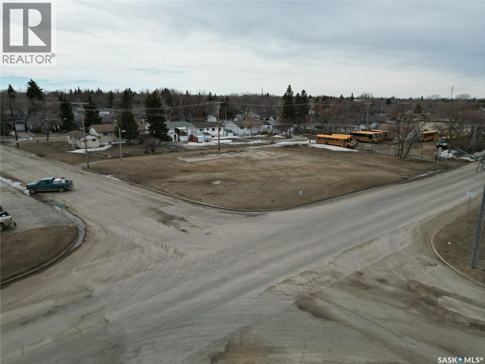 512 1st Avenue E, Assiniboia, Saskatchewan  S0H 0B0 - Photo 1 - SK024660