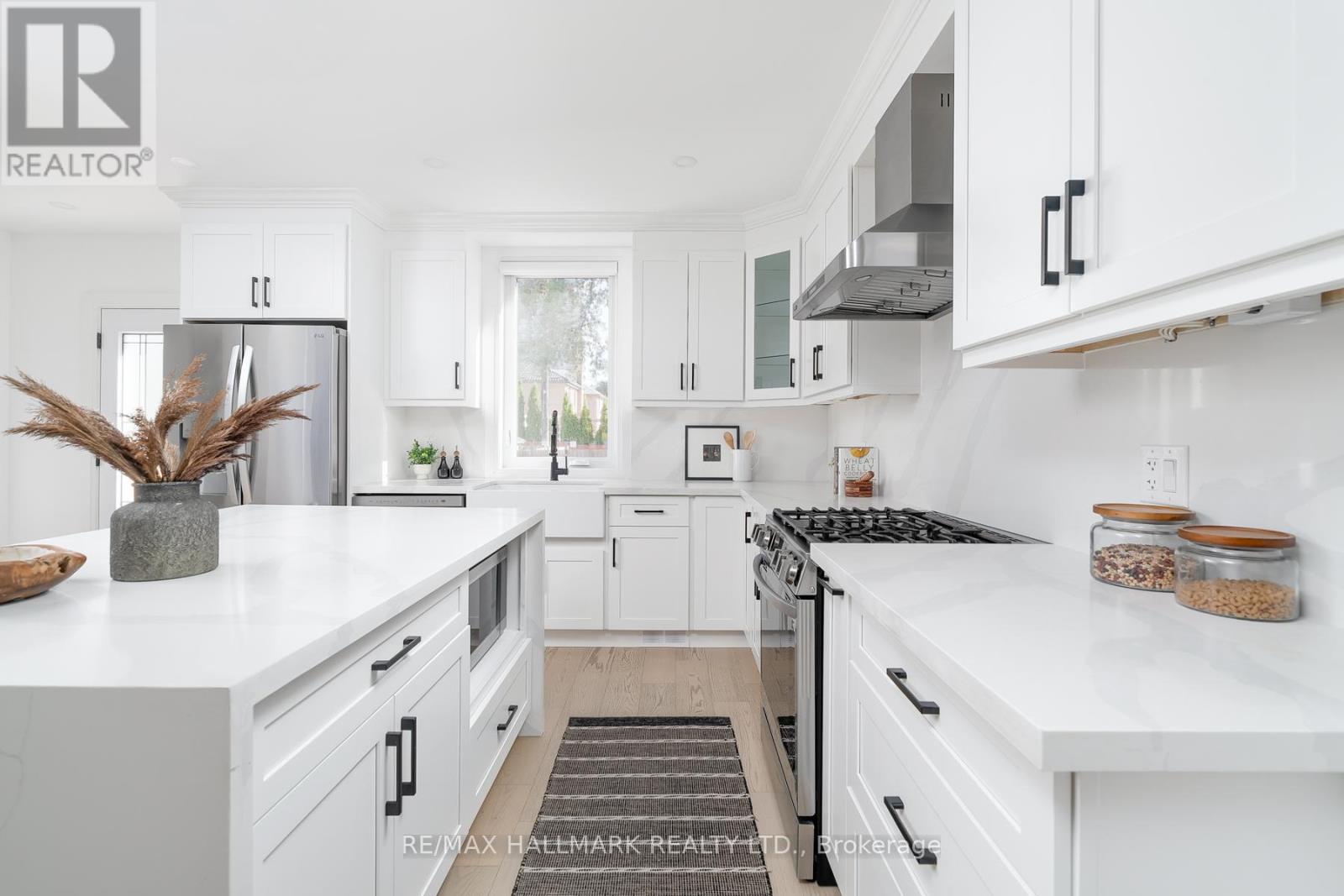 3 Thyra Avenue, Toronto, Ontario  M4C 5G4 - Photo 12 - E12574632