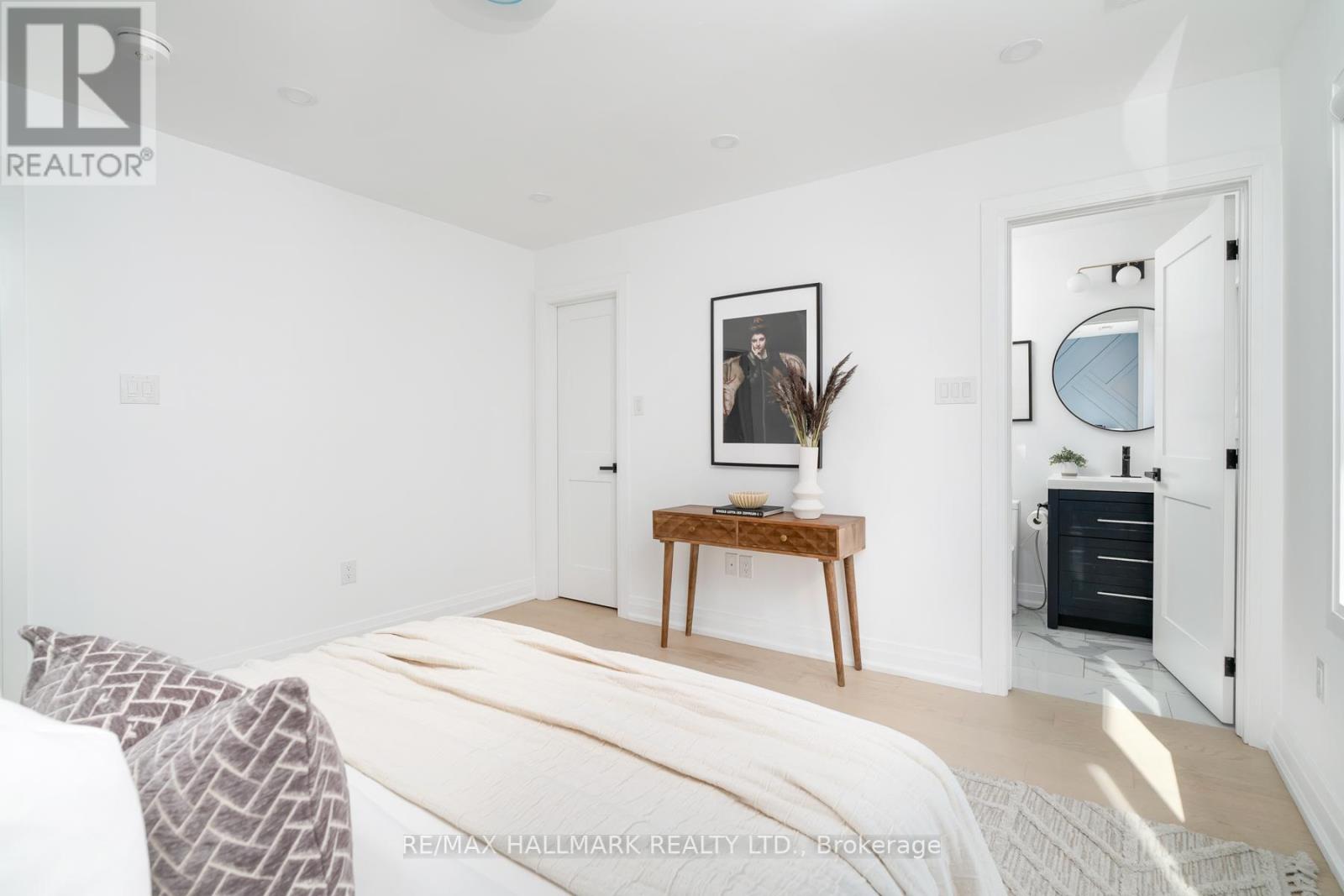 3 Thyra Avenue, Toronto, Ontario  M4C 5G4 - Photo 16 - E12574632