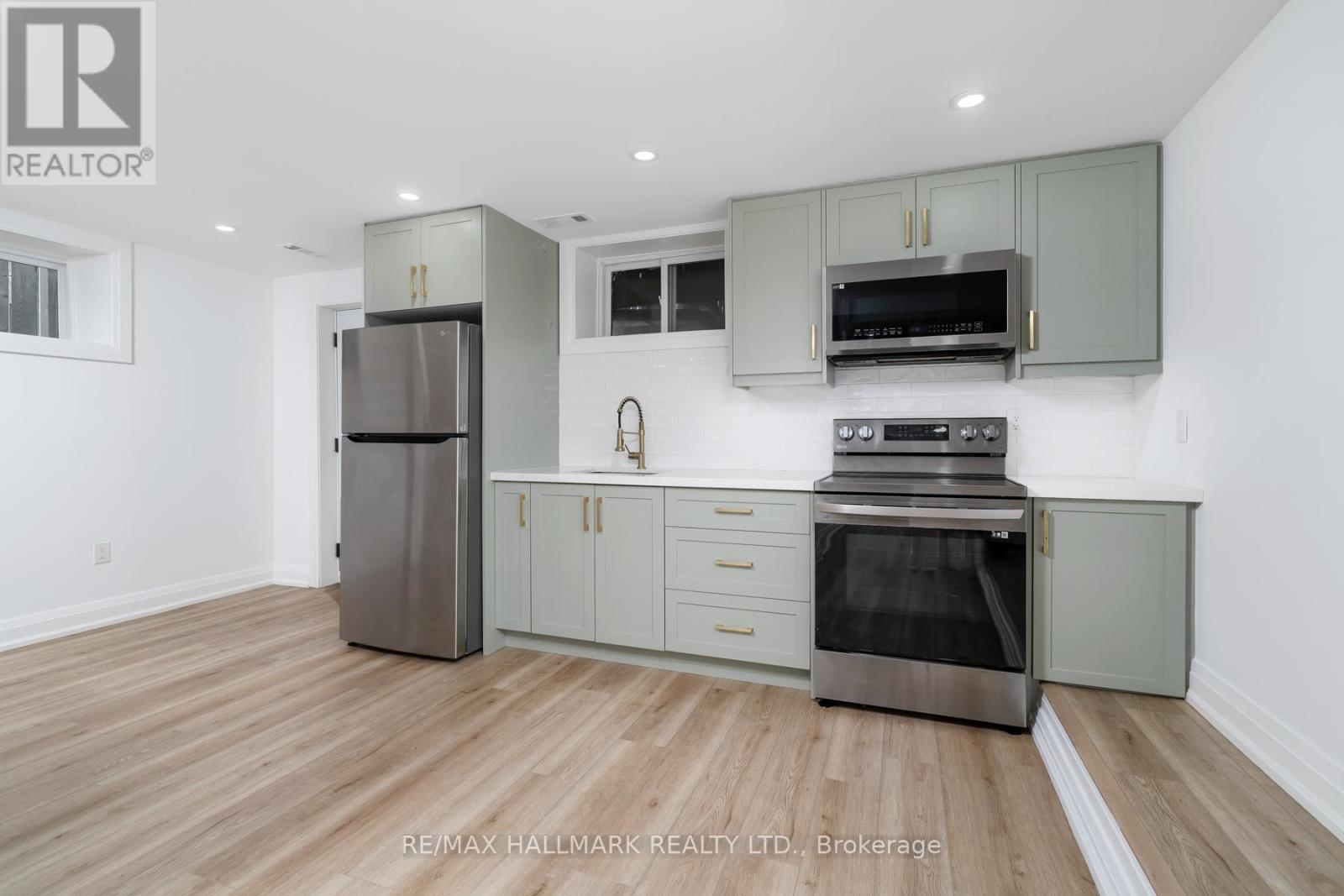 3 Thyra Avenue, Toronto, Ontario  M4C 5G4 - Photo 34 - E12574632