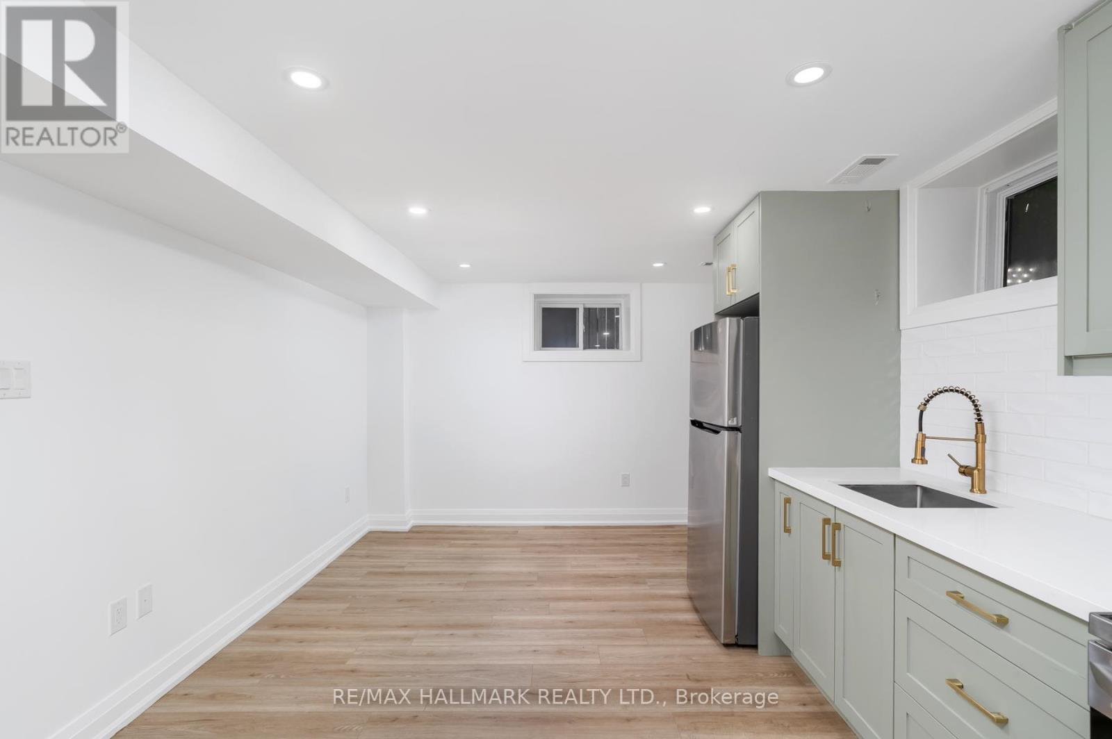 3 Thyra Avenue, Toronto, Ontario  M4C 5G4 - Photo 35 - E12574632