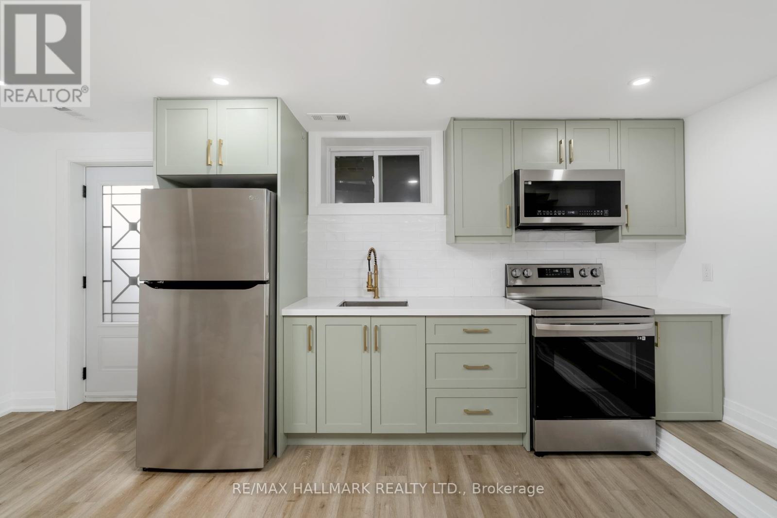 3 Thyra Avenue, Toronto, Ontario  M4C 5G4 - Photo 36 - E12574632