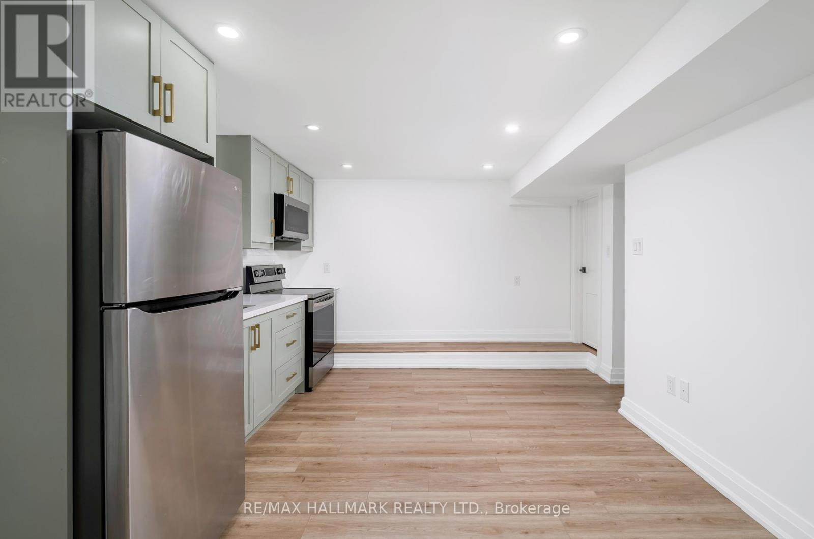 3 Thyra Avenue, Toronto, Ontario  M4C 5G4 - Photo 37 - E12574632