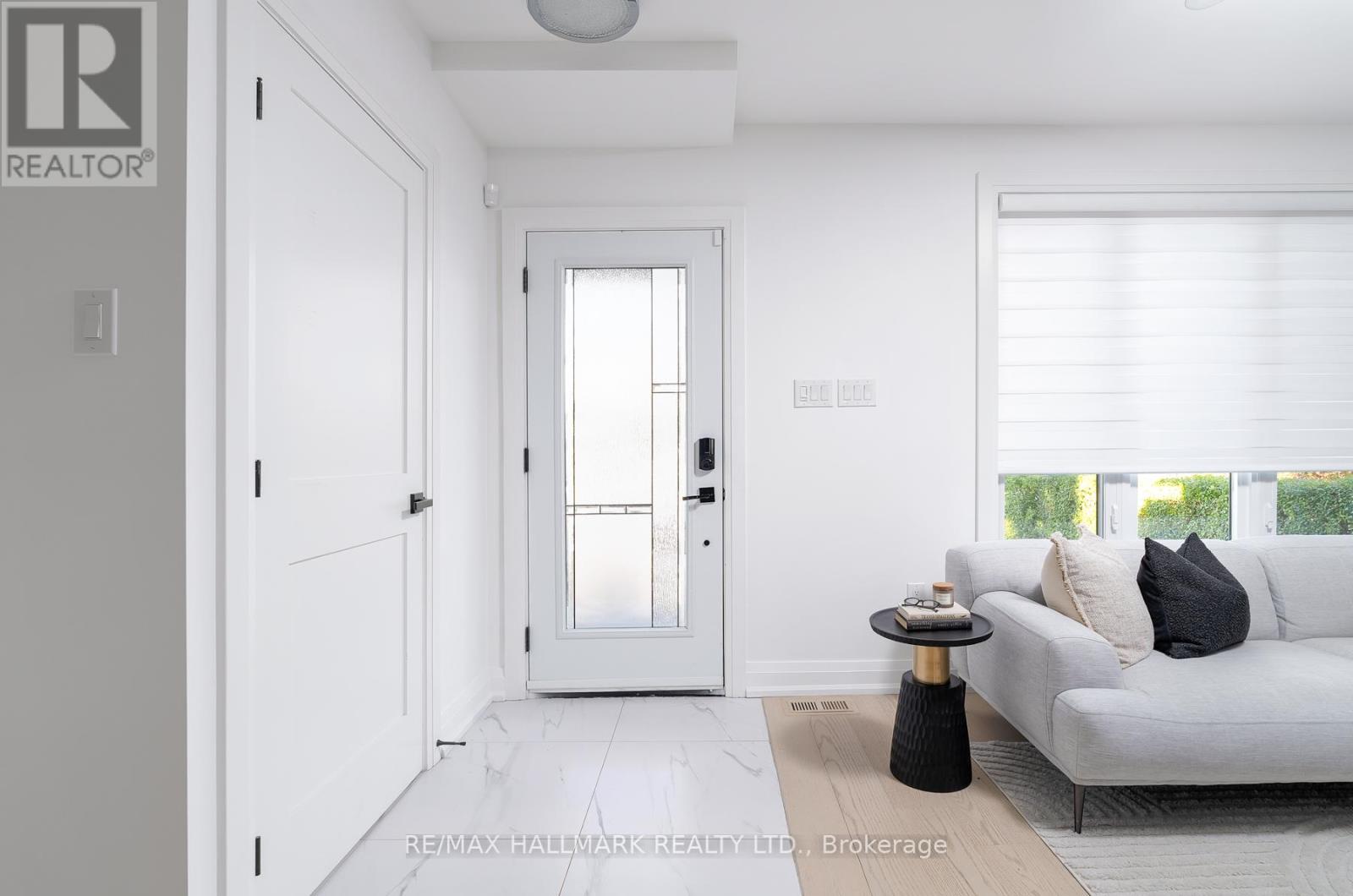 3 Thyra Avenue, Toronto, Ontario  M4C 5G4 - Photo 4 - E12574632