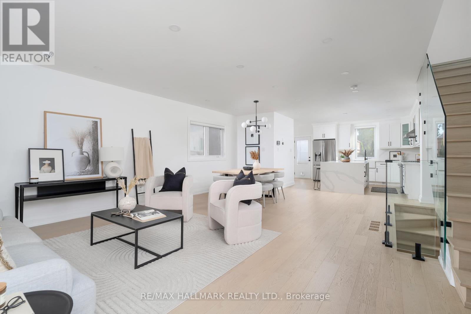 3 Thyra Avenue, Toronto, Ontario  M4C 5G4 - Photo 5 - E12574632