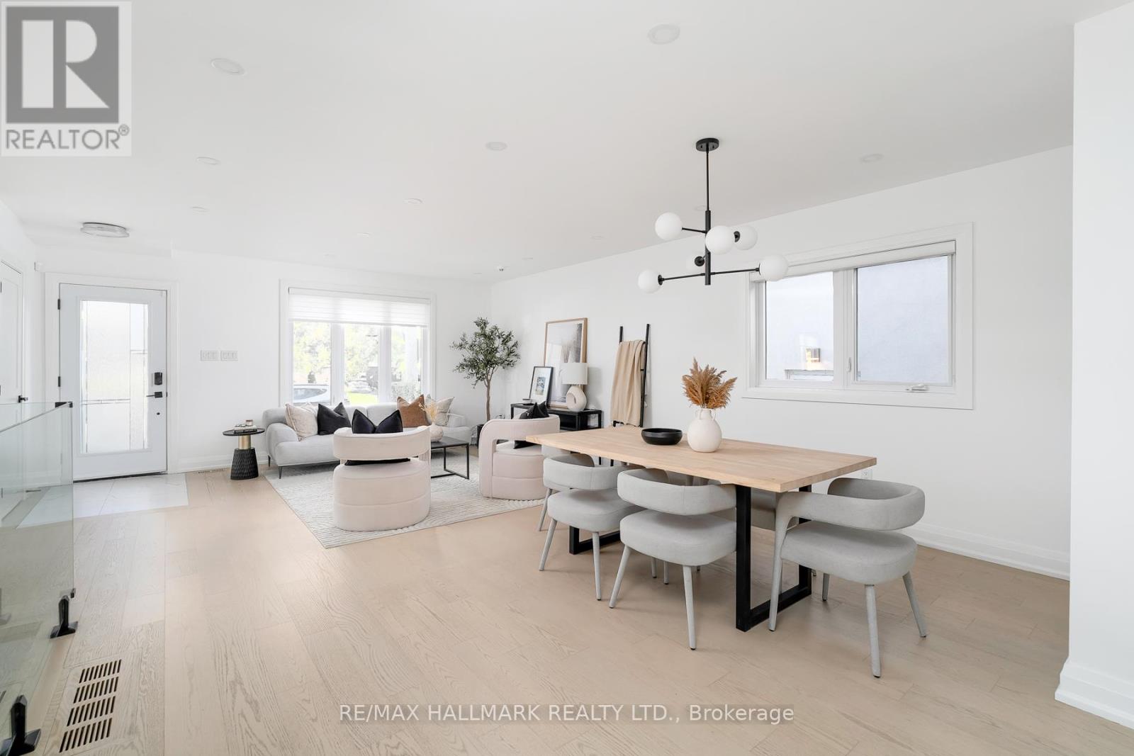 3 Thyra Avenue, Toronto, Ontario  M4C 5G4 - Photo 9 - E12574632