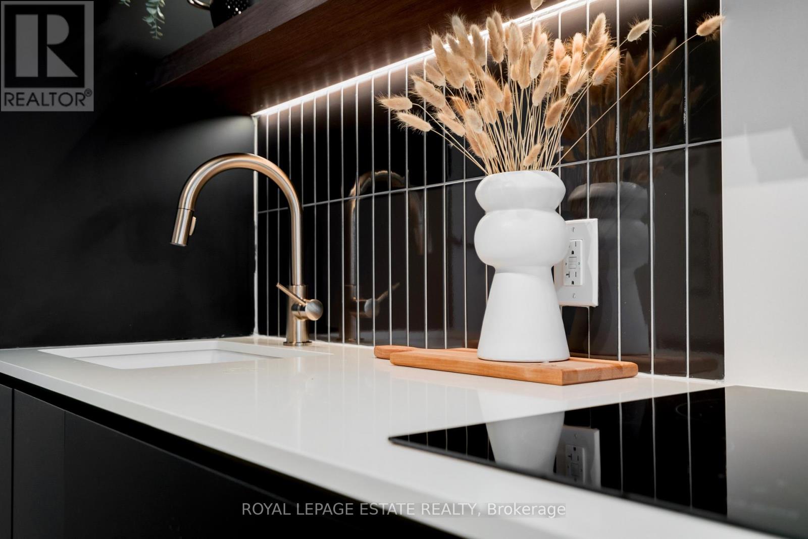 404 - 1285 Queen Street E, Toronto, Ontario  M4L 0B6 - Photo 9 - E12574692