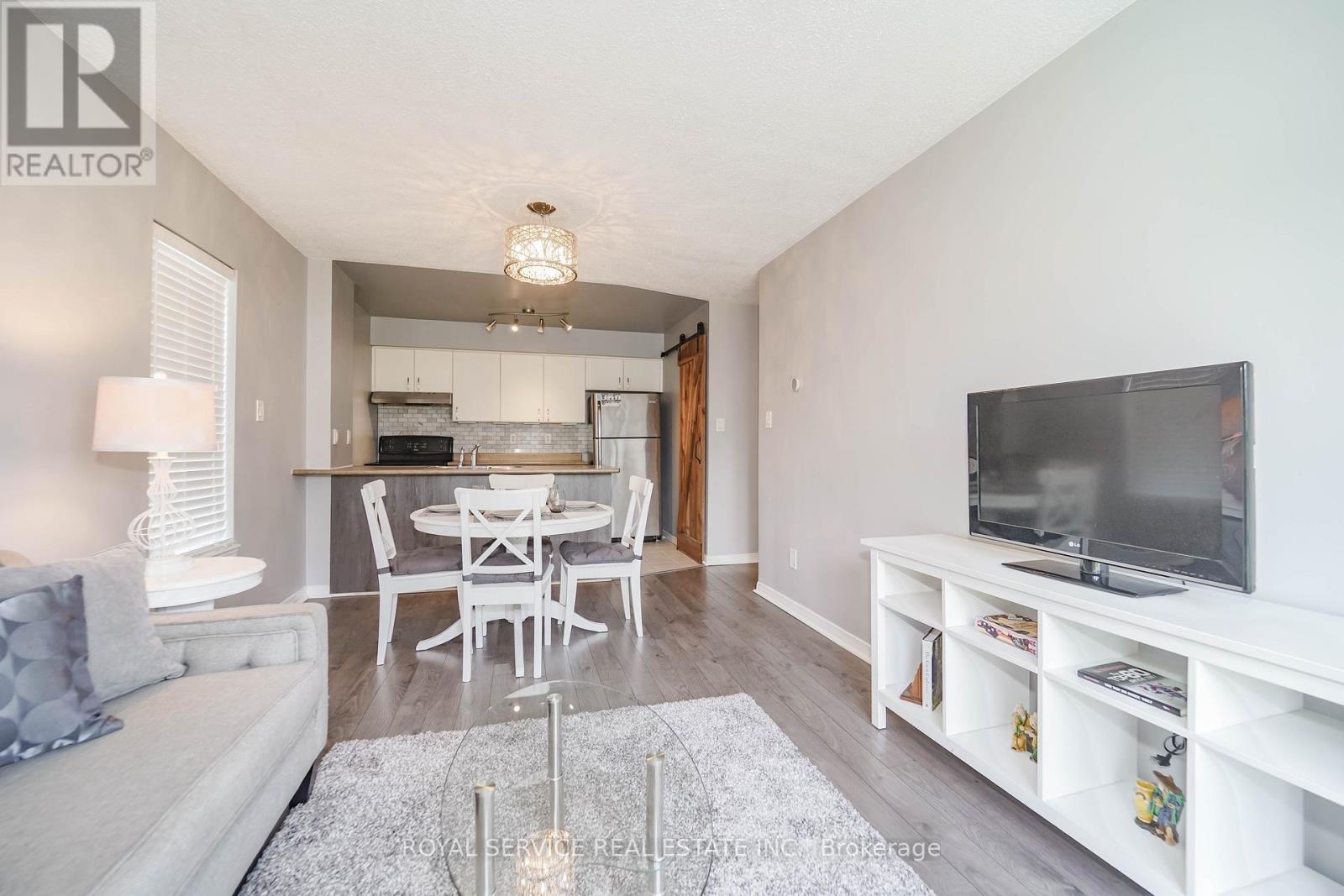 207 - 90 Aspen Springs Drive, Clarington, Ontario  L1C 5N3 - Photo 4 - E12574908