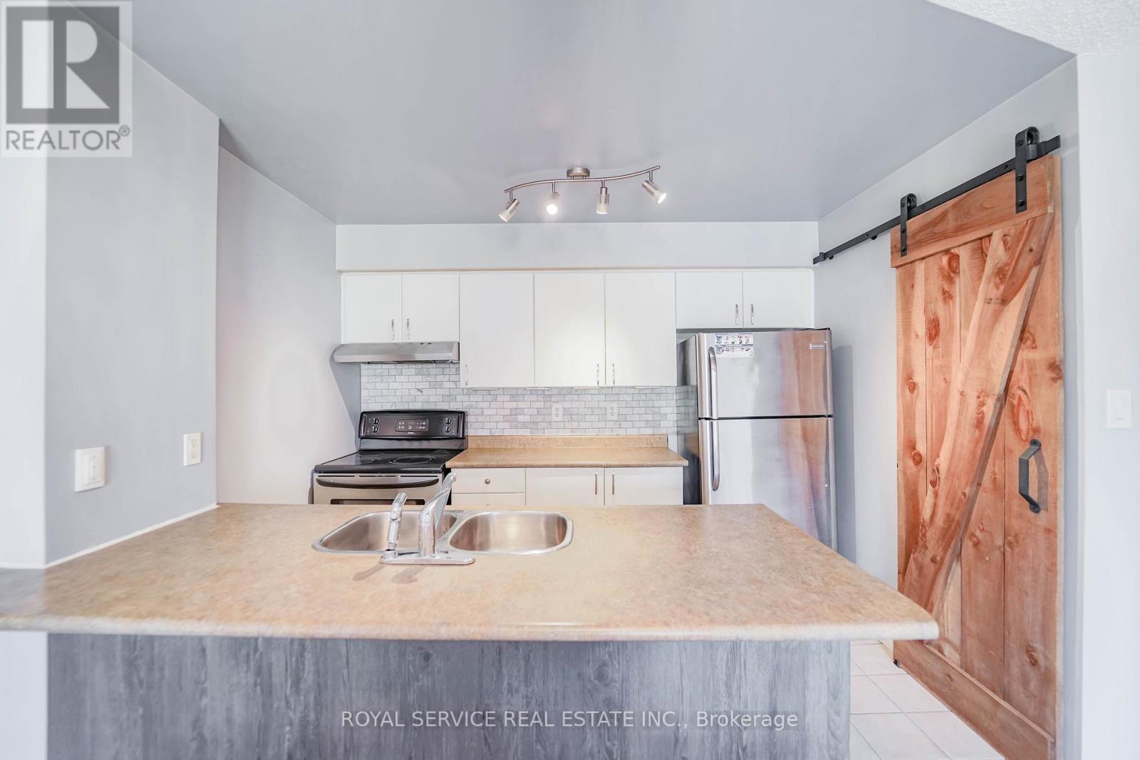 207 - 90 Aspen Springs Drive, Clarington, Ontario  L1C 5N3 - Photo 5 - E12574908