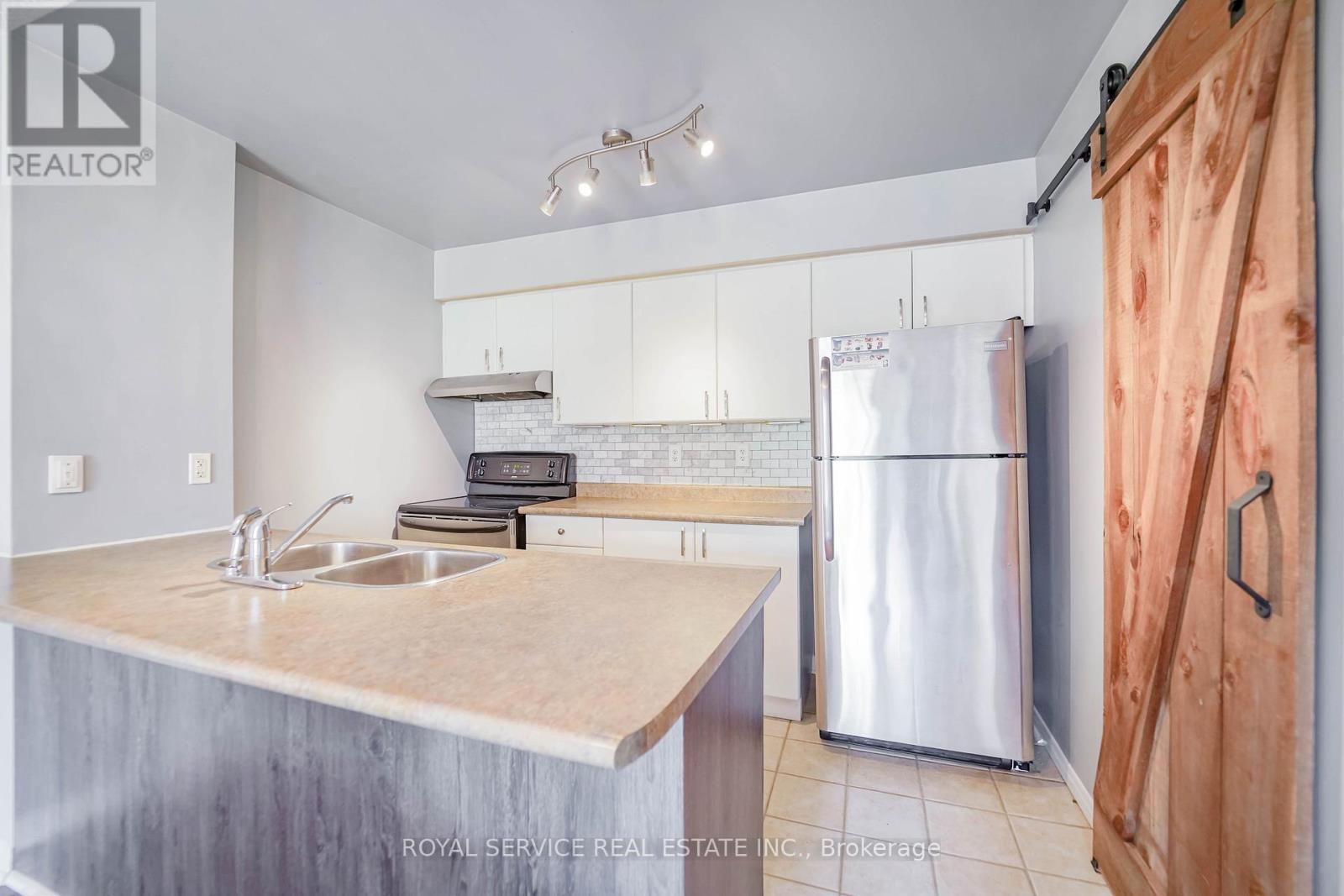 207 - 90 Aspen Springs Drive, Clarington, Ontario  L1C 5N3 - Photo 6 - E12574908