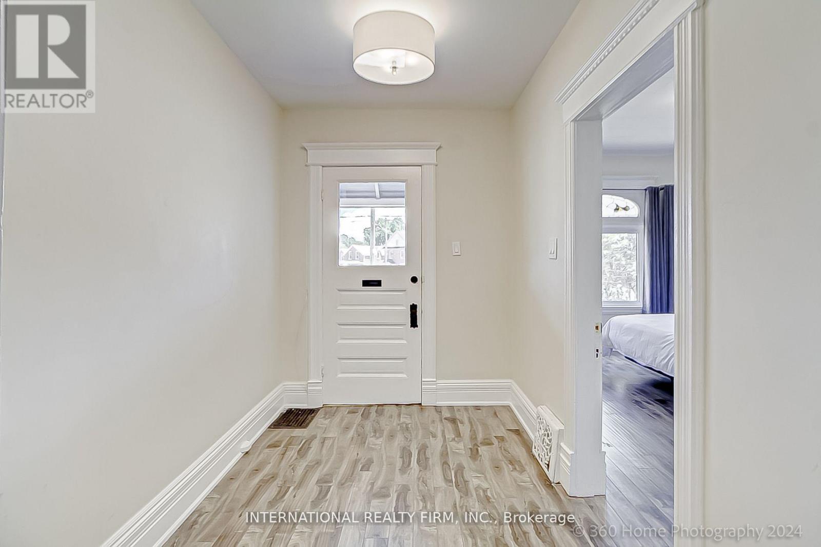 304 Innisfil Street, Barrie, Ontario  L4N 3G3 - Photo 3 - S12574592