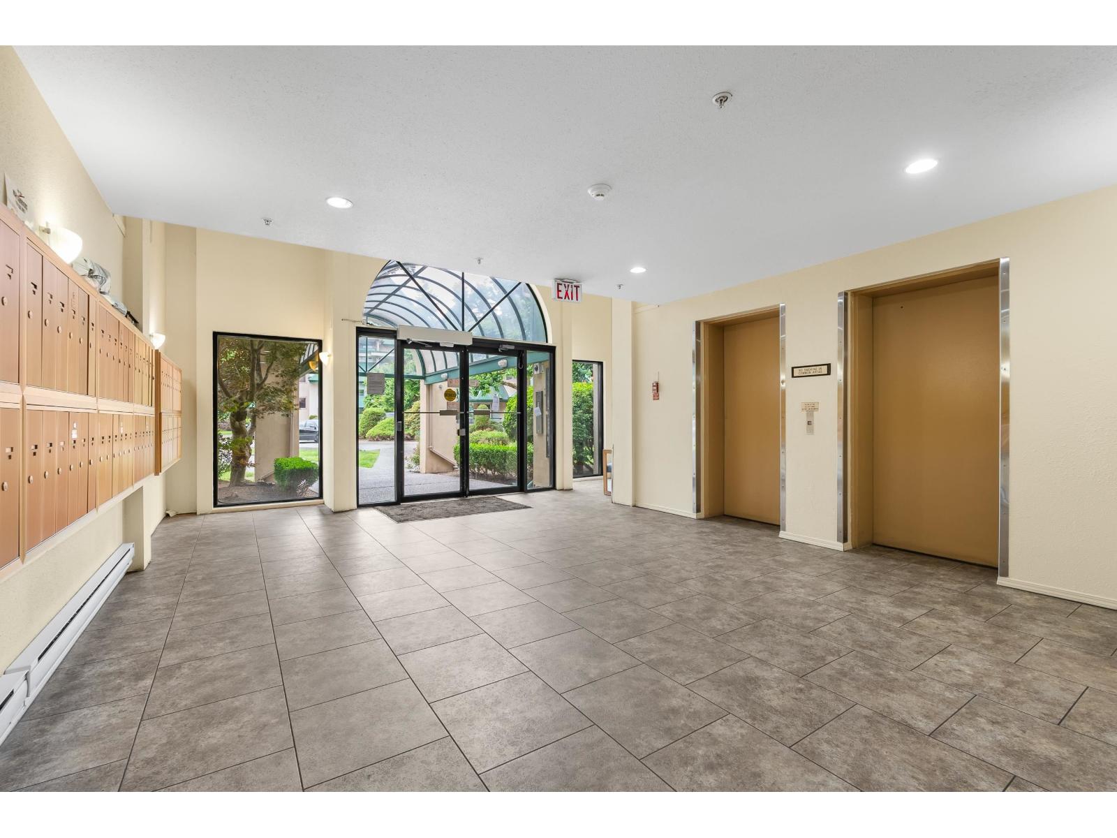 105 2964 Trethewey Street, Abbotsford, British Columbia  V2T 6P4 - Photo 2 - R3069441