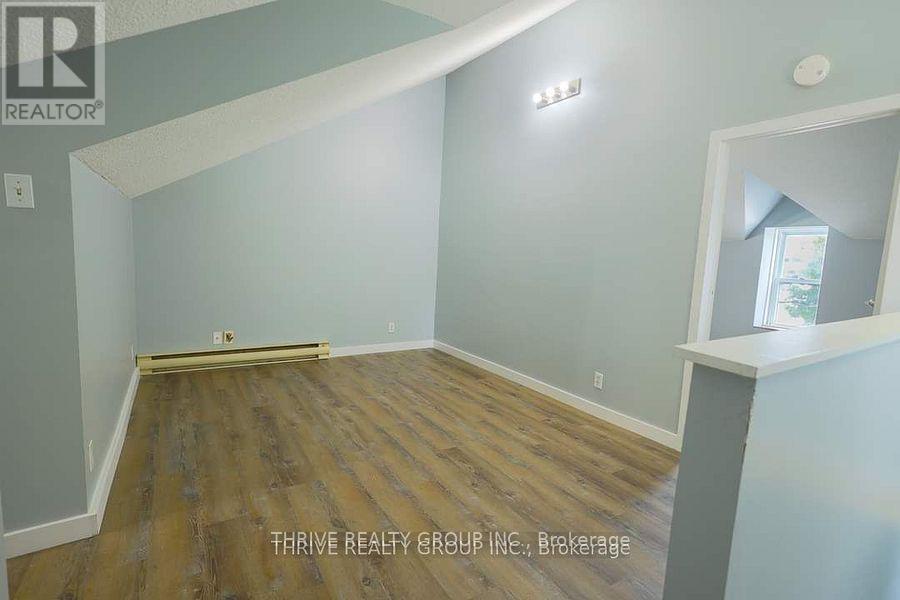 211 Clarence Street, London East, Ontario  N6B 2J9 - Photo 3 - X12574786