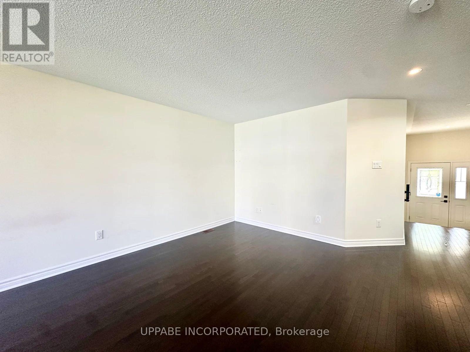 109 Calvington Avenue, Ottawa, Ontario  K2T 0H7 - Photo 4 - X12574976