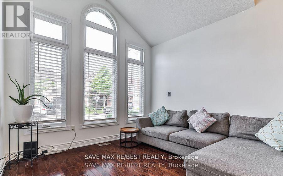 5141 Oakley Drive, Burlington, Ontario  L7L 6P1 - Photo 4 - W12574616