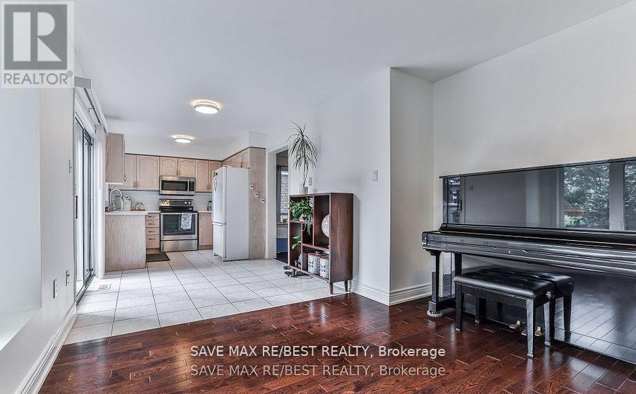 5141 Oakley Drive, Burlington, Ontario  L7L 6P1 - Photo 5 - W12574616