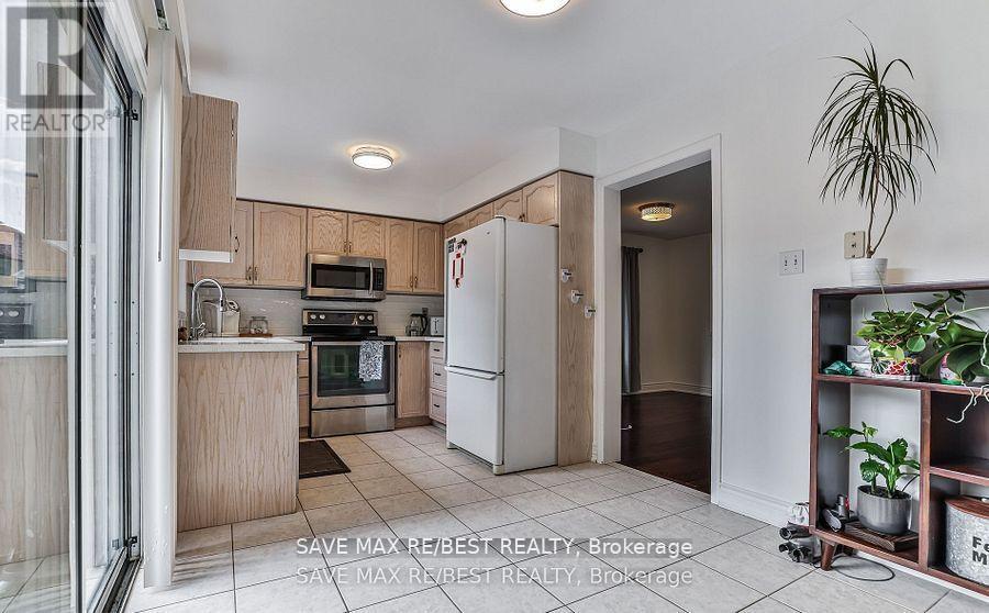 5141 Oakley Drive, Burlington, Ontario  L7L 6P1 - Photo 7 - W12574616