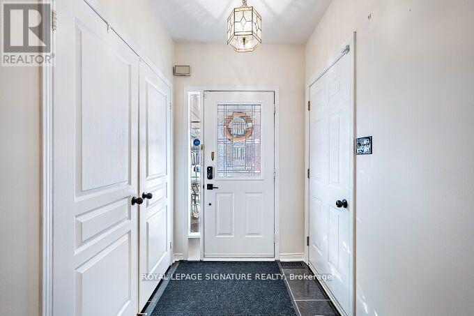 5708 Margarita Crescent, Mississauga, Ontario L5M 6Y8 - Photo 5 - W12574620