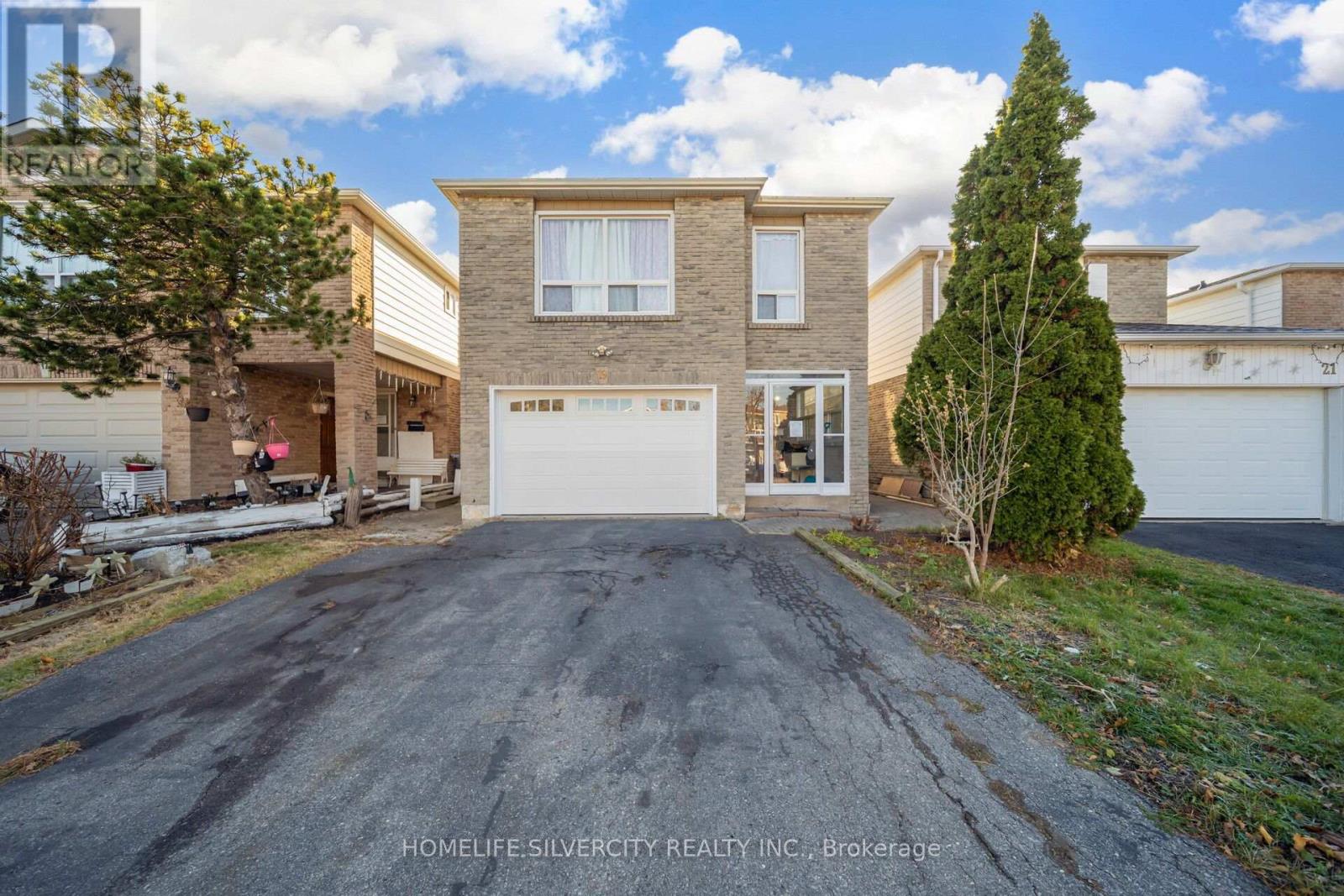 19 Pickard Lane, Brampton, Ontario  L6Y 2M4 - Photo 1 - W12574690