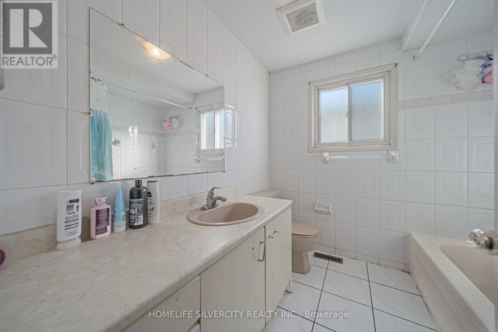 19 Pickard Lane, Brampton, Ontario  L6Y 2M4 - Photo 16 - W12574690