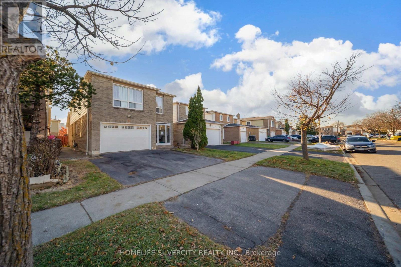 19 Pickard Lane, Brampton, Ontario  L6Y 2M4 - Photo 2 - W12574690