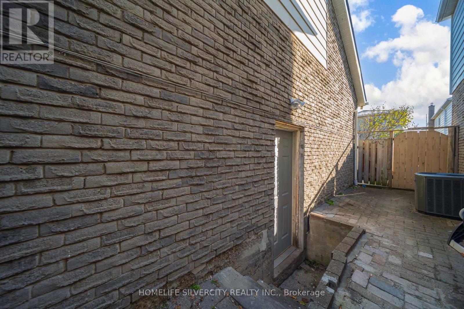 19 Pickard Lane, Brampton, Ontario  L6Y 2M4 - Photo 35 - W12574690