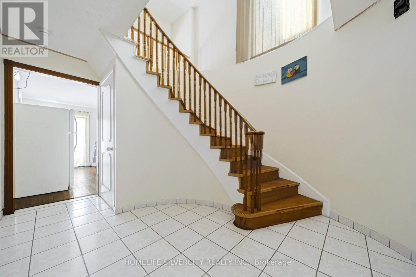 19 Pickard Lane, Brampton, Ontario  L6Y 2M4 - Photo 7 - W12574690