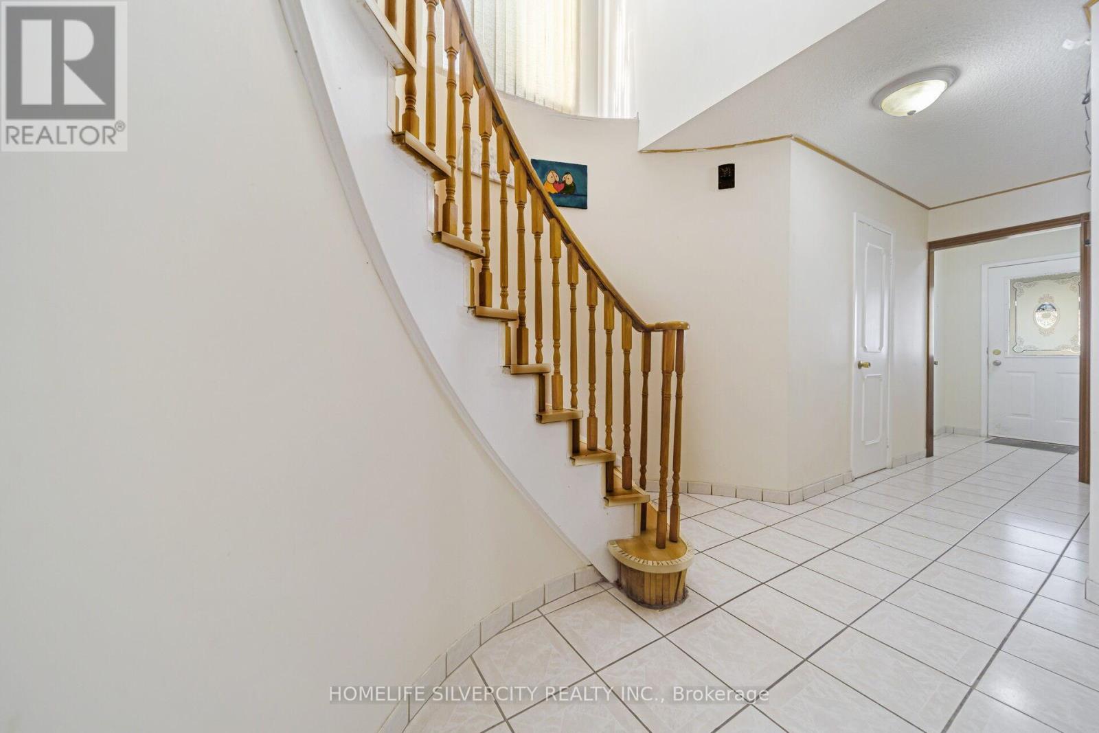 19 Pickard Lane, Brampton, Ontario  L6Y 2M4 - Photo 8 - W12574690