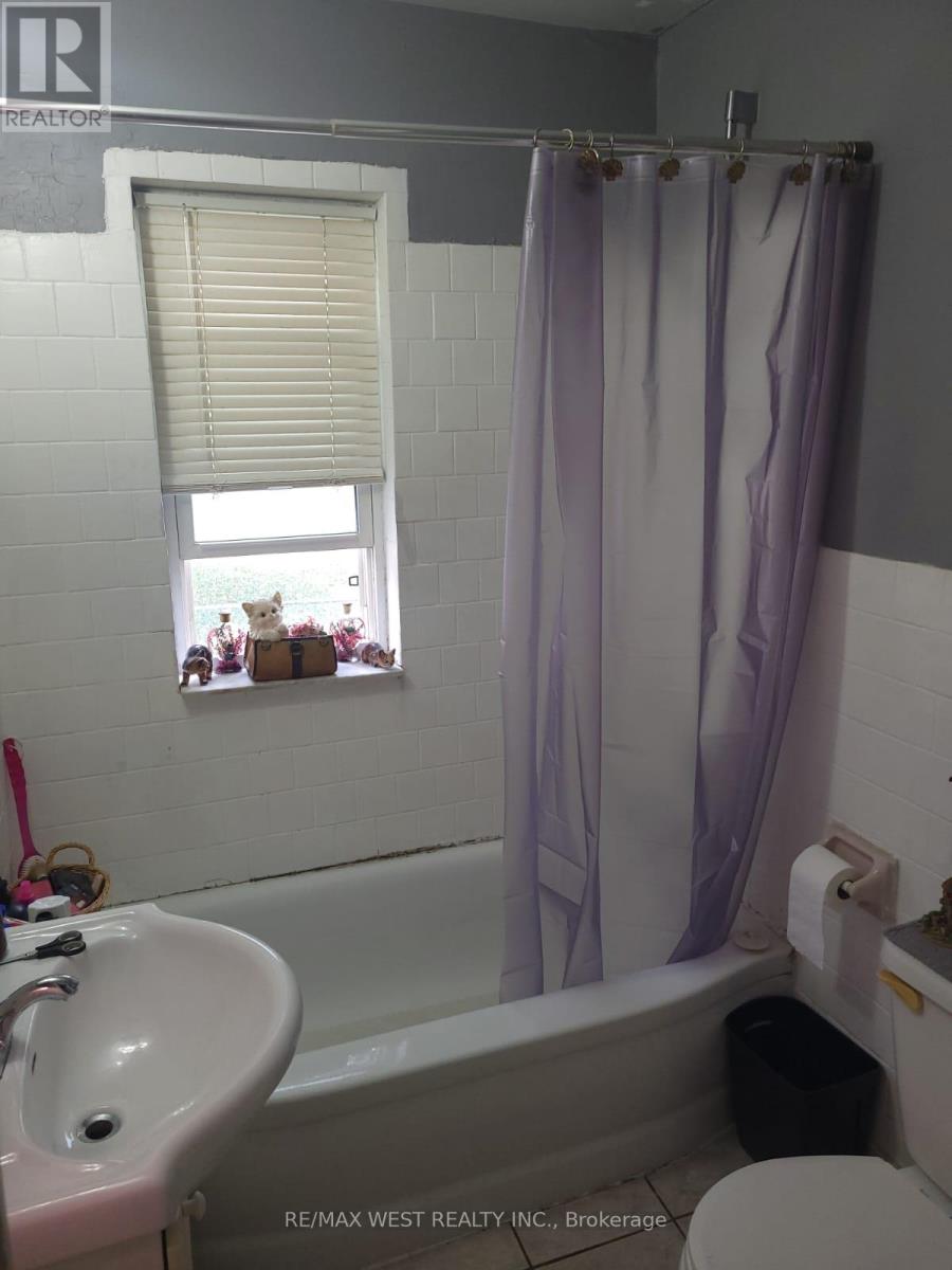 1240 - 1238 Niagara Street, Windsor, Ontario  N9A 3V6 - Photo 9 - X12569358