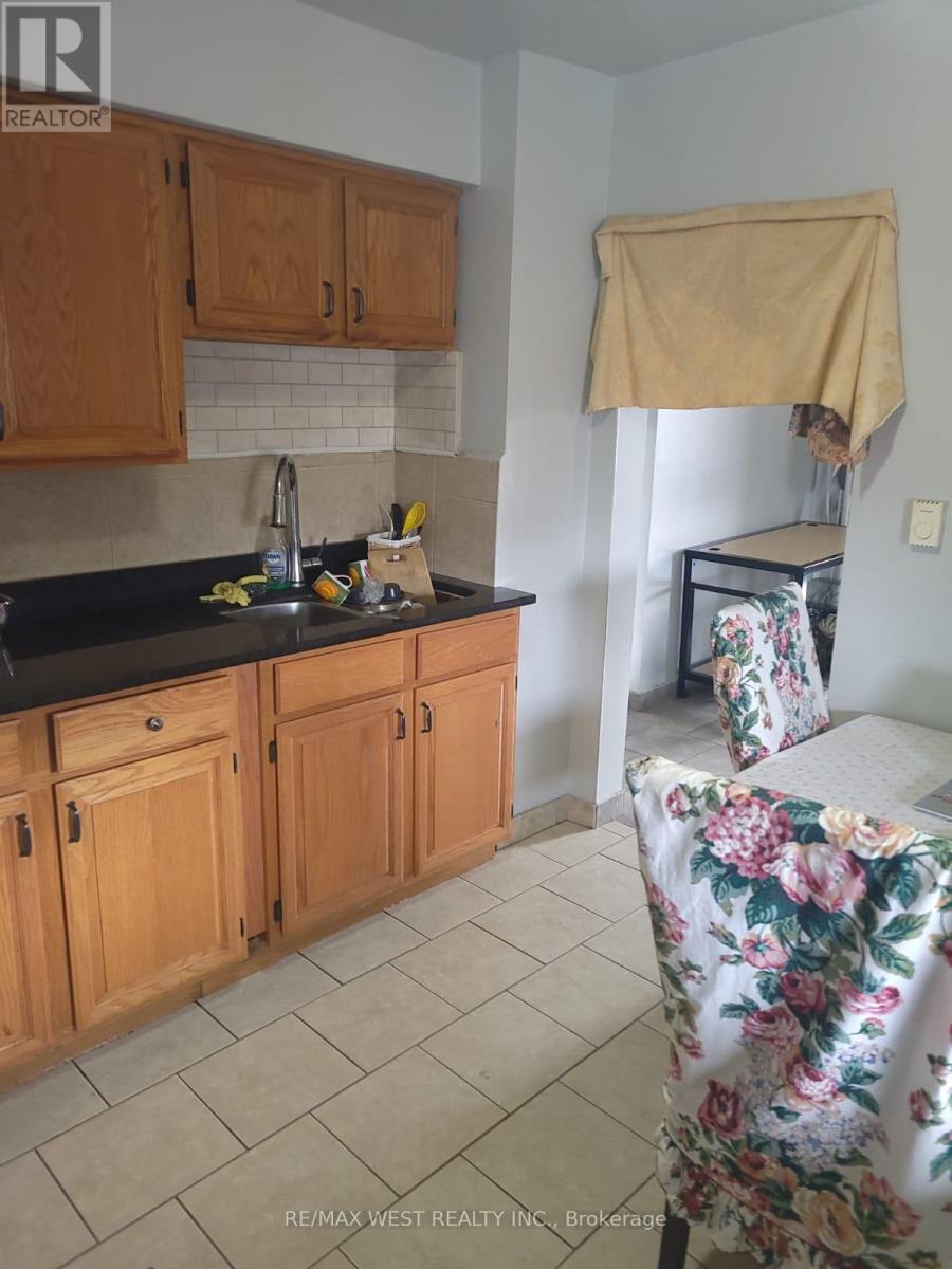 1240 - 1238 Niagara Street, Windsor, Ontario  N9A 3V6 - Photo 2 - X12569358