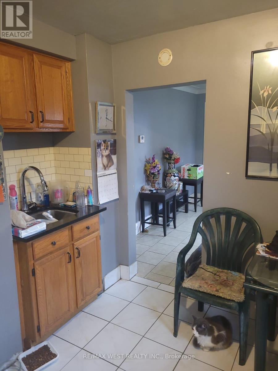 1240 - 1238 Niagara Street, Windsor, Ontario  N9A 3V6 - Photo 3 - X12569358