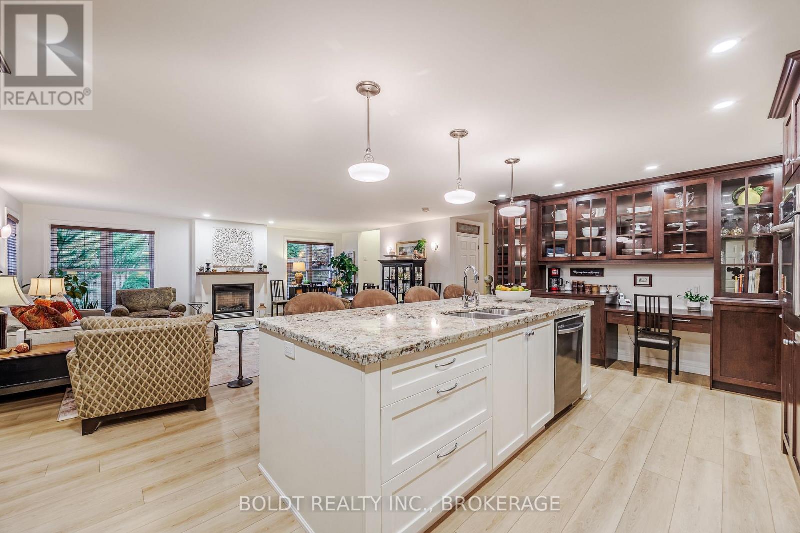 25 Neptune Drive, St. Catharines, Ontario  L2M 2S3 - Photo 2 - X12574850