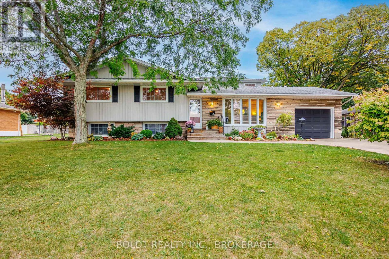 25 Neptune Drive, St. Catharines, Ontario  L2M 2S3 - Photo 8 - X12574850