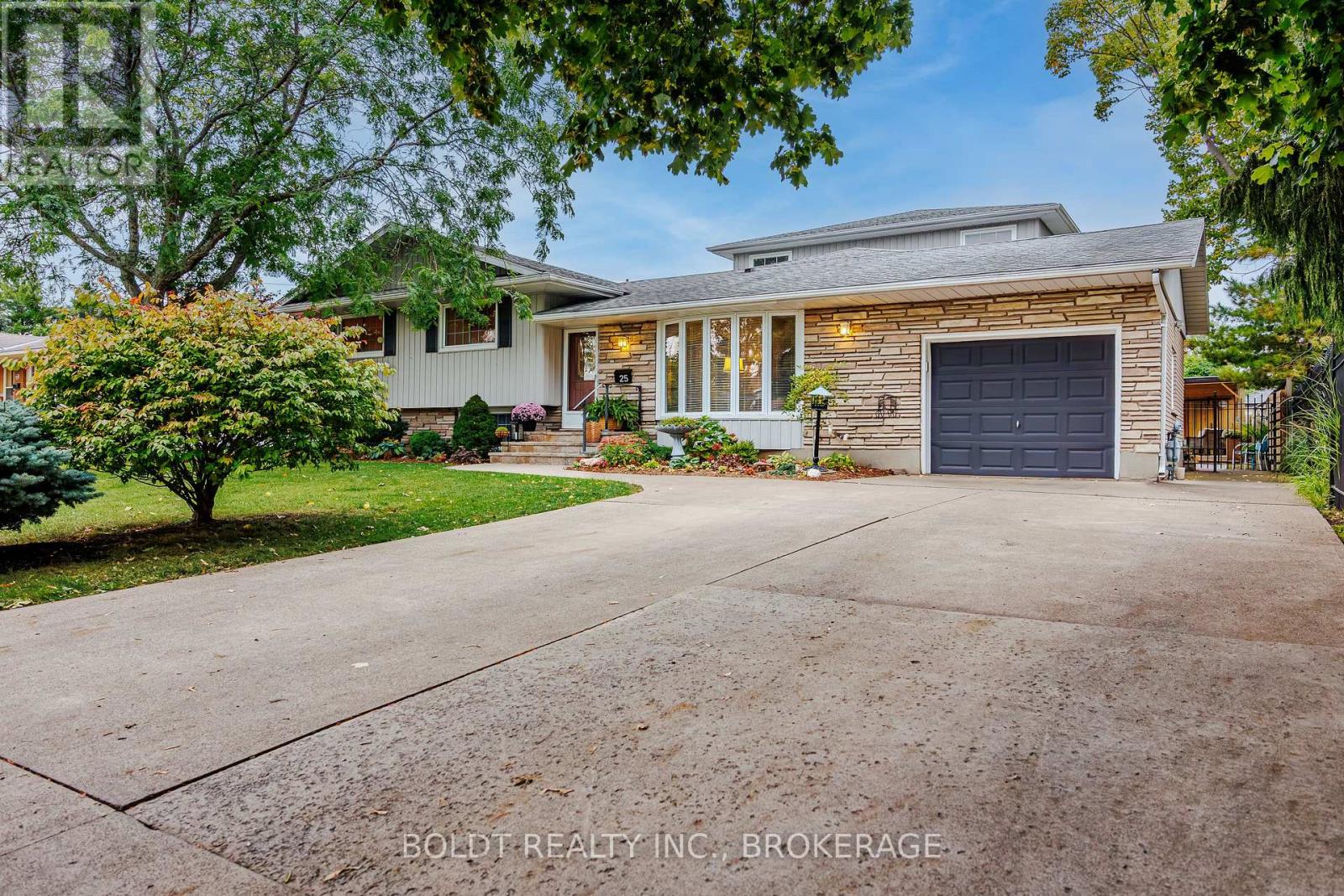 25 Neptune Drive, St. Catharines, Ontario  L2M 2S3 - Photo 9 - X12574850