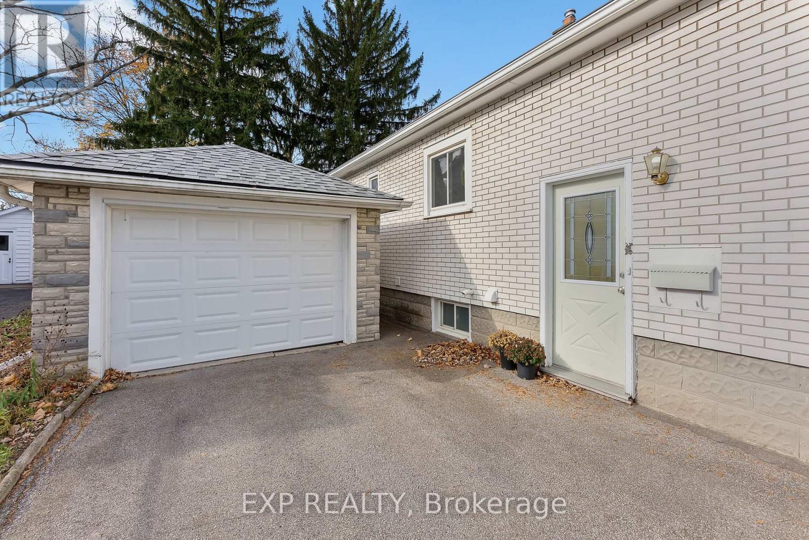 6 Hallcrest Avenue, St. Catharines, Ontario  L2N 1V5 - Photo 3 - X12574874