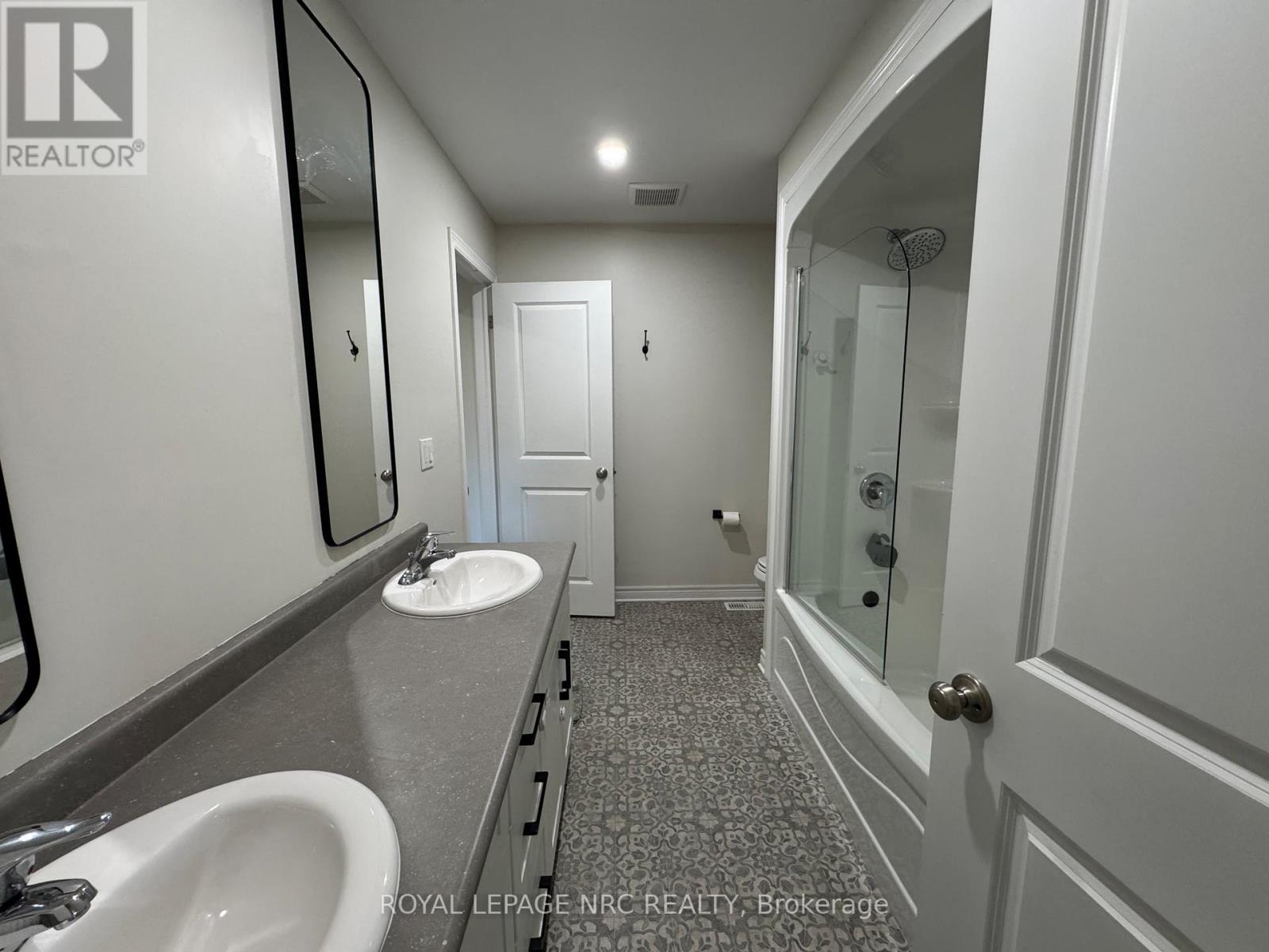 11 Violet Street, St. Catharines, Ontario  L2S 2X1 - Photo 20 - X12574930