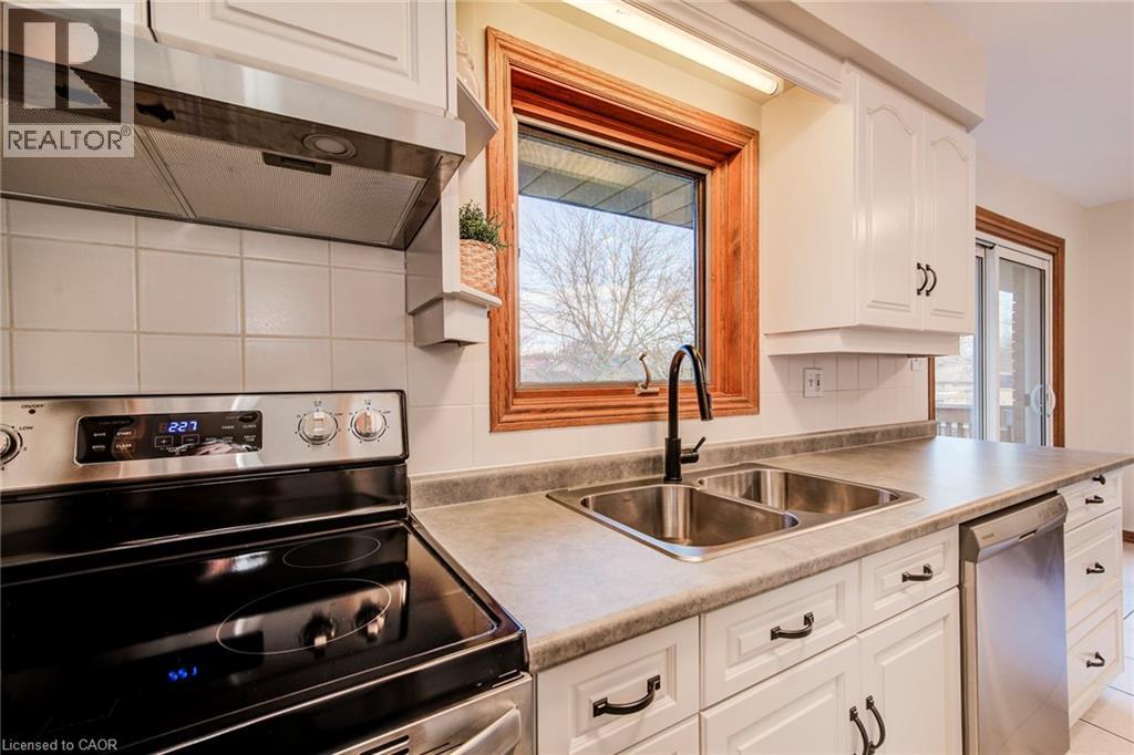 28 Peachwood Court, Kitchener, Ontario  N2B 1S6 - Photo 12 - 40790048