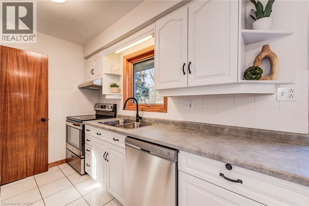 28 Peachwood Court, Kitchener, Ontario  N2B 1S6 - Photo 11 - 40790048